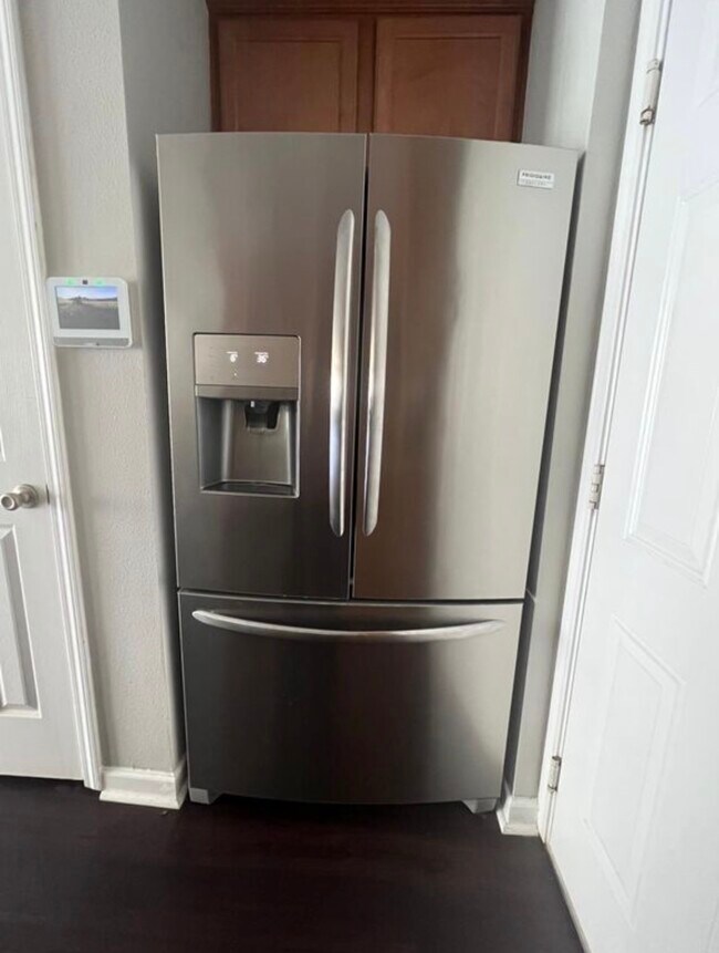 Building Photo - 1500 Calming Water Dr