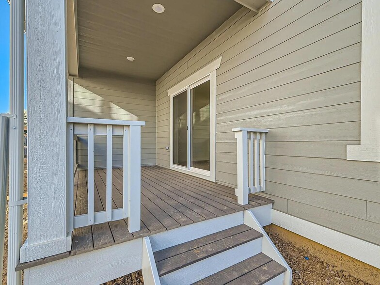 Building Photo - 637 Lillibrook Pl