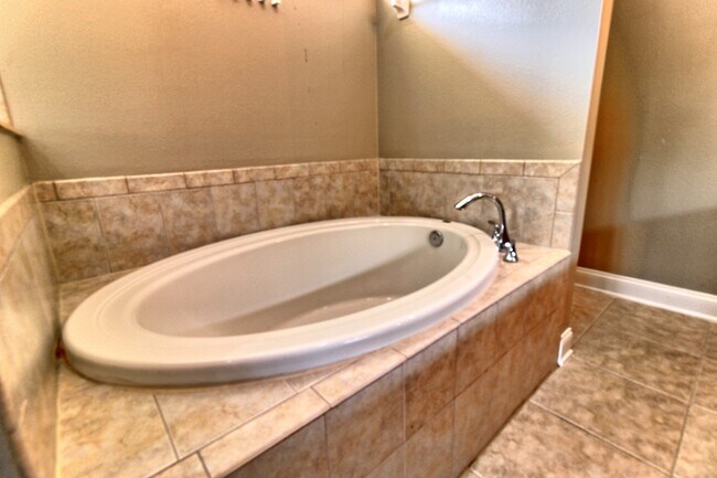 Bathroom attached to 3rd Floor Primary Bedroom - 111 N Albany Ave