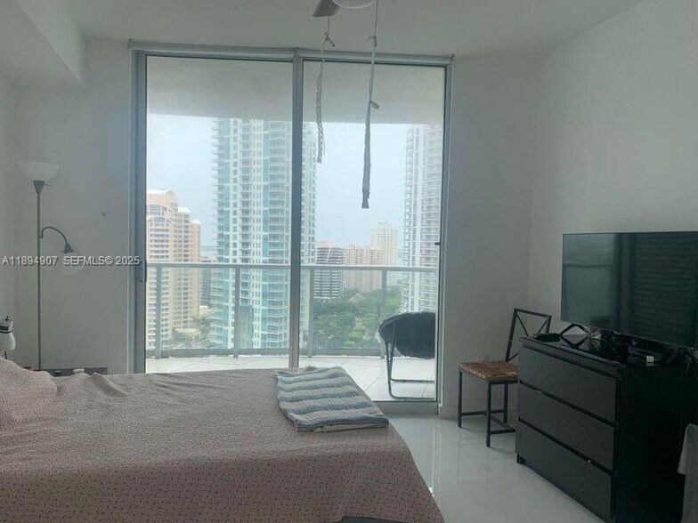 Building Photo - 300 S Biscayne Blvd