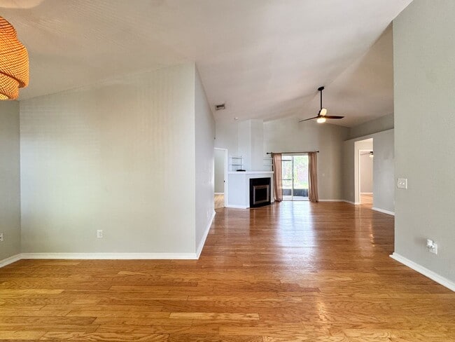 Building Photo - Beautifully upgraded 3/2 with double car garage!