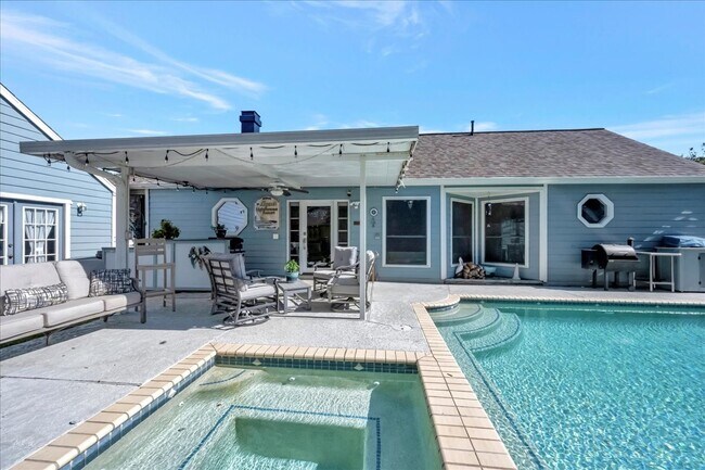 Building Photo - 16702 Dale Oak Way