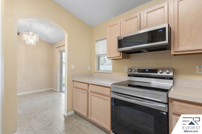 Building Photo - 57 Pin Oak Dr