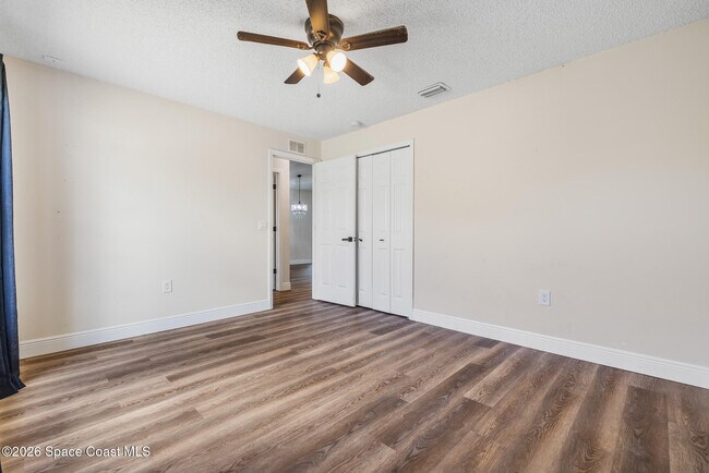 Building Photo - 1126 Ruby St SE