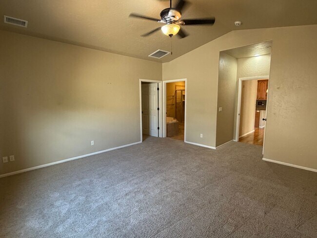 Building Photo - 1825 Venetian Dr