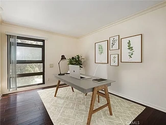 Building Photo - Top Floor 2bd/2ba Condo in the Heart of Playa Del Rey!