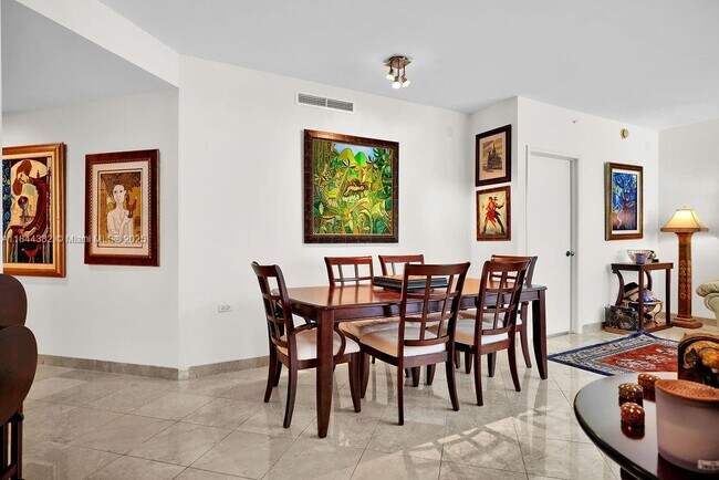 Building Photo - 801 Brickell Key Blvd