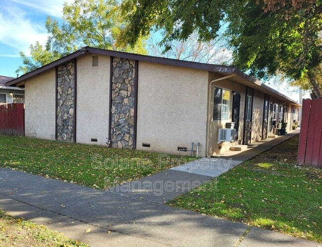 Primary Photo - 1239 Ohio St