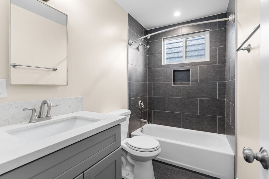 Building Photo - 1831 Lime Ave