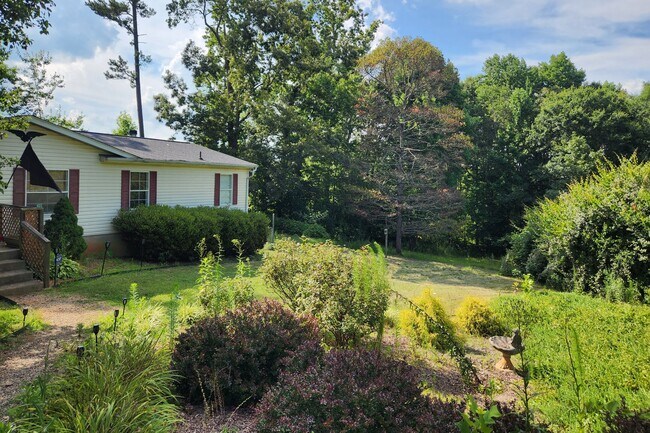 Building Photo - 2687 1st Ave NW