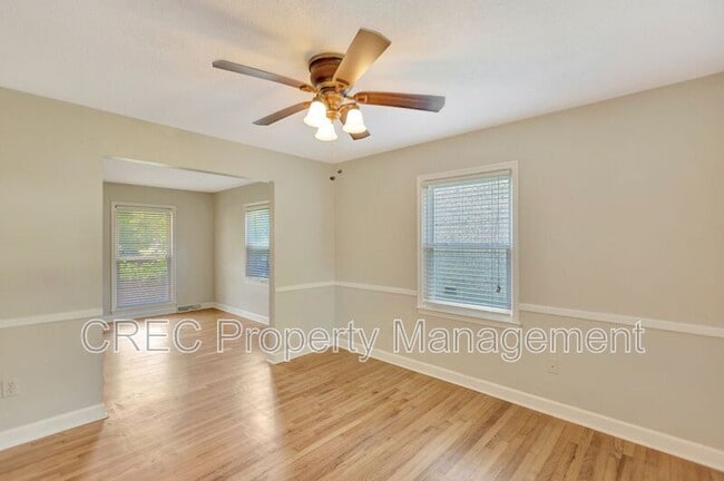 Building Photo - 2327 W Palmer Dr