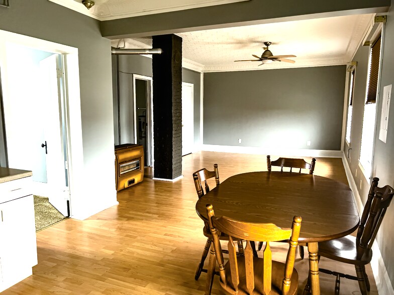 Building Photo - 15 Park Cir