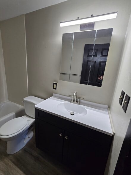 Building Photo - 1409 E 38th St