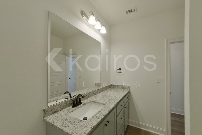 Building Photo - 8008 Hendrick Dr