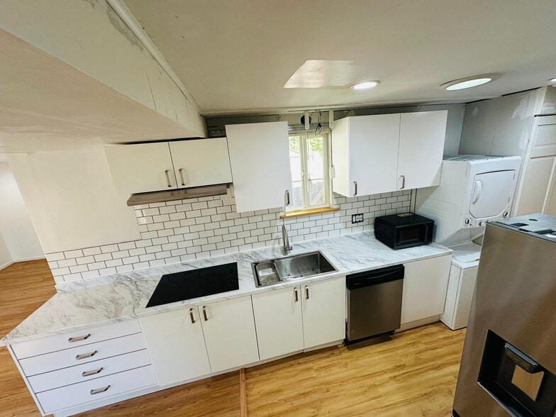 Building Photo - 5640 23rd Ave SW