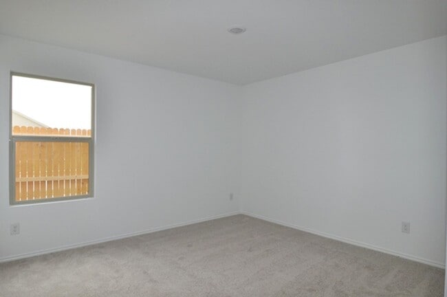 Building Photo - AVAILABLE NOW - Like-New 2024 Lennar Home in Amenity-Rich Community | 3 Bedrooms, Granite Counter...
