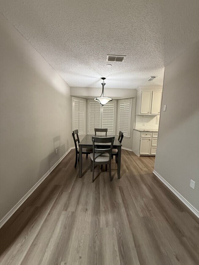 Building Photo - Available NOW ***1/2 off the first months ...