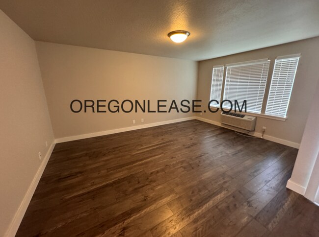Building Photo - 2 bedroom 2 bath Second floor Thurston duplex home