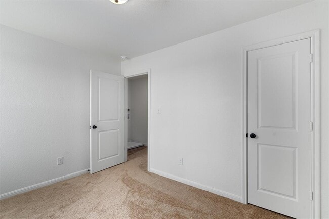 Building Photo - 2002 W 2nd St