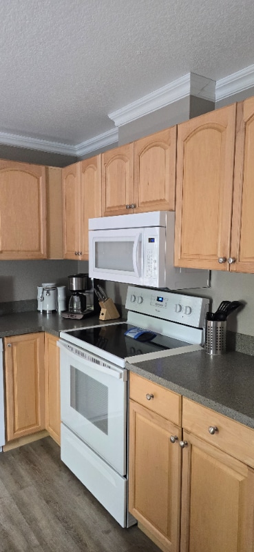 Building Photo - 1208 Denali St