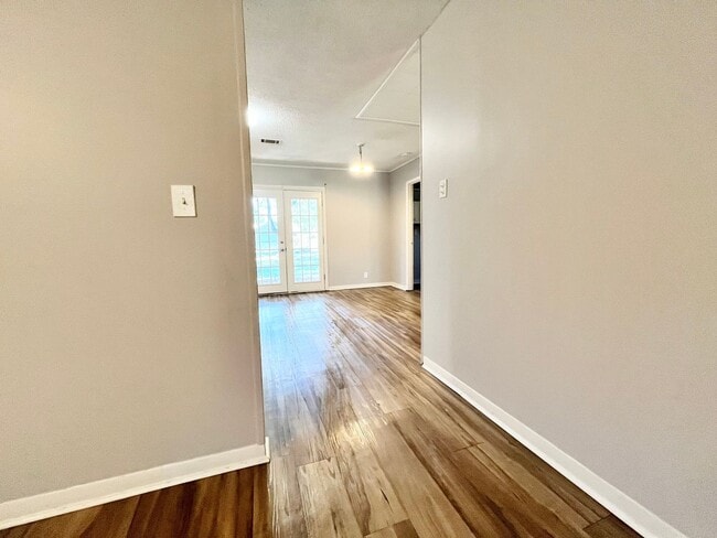 Building Photo - 114 Willow Loop