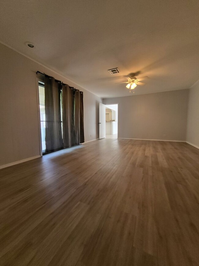 Building Photo - (4) Bed/(2.5) Bath in Core Norman Avail NO...