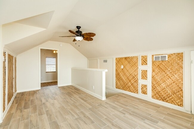 Building Photo - 805 Seashell Dr