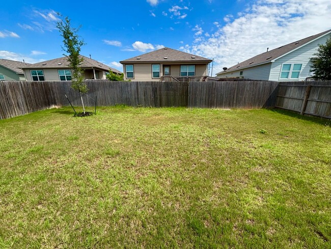 Building Photo - Beautiful 4 Bedroom Home in Schertz!