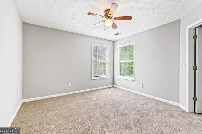 Building Photo - 2364 Fallbrook Ct