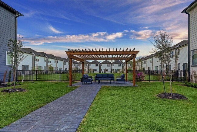 Building Photo - 2305 Silva Park Ln
