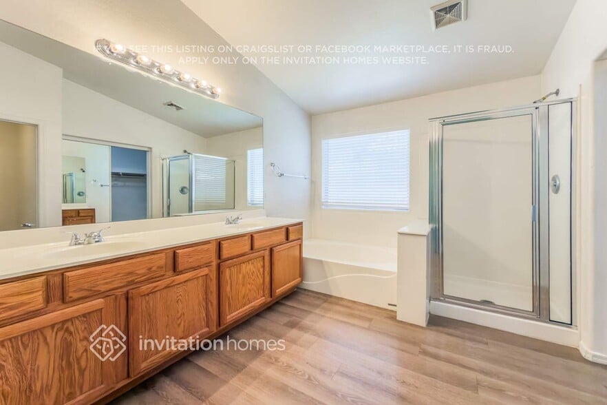 Building Photo - 2724 E Concho Ave