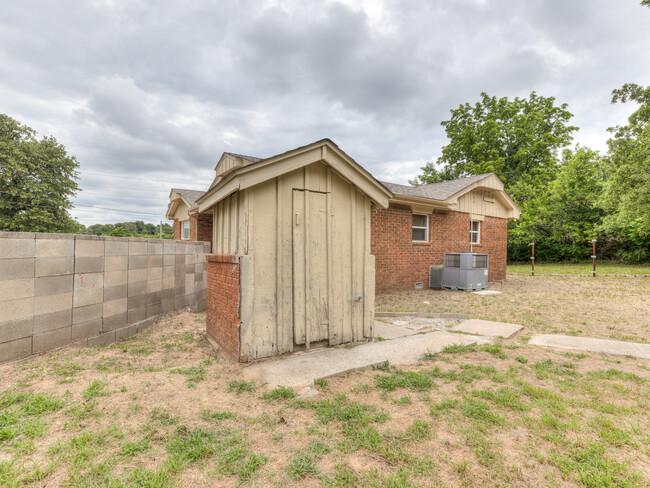 Building Photo - 13100 SE 15th St