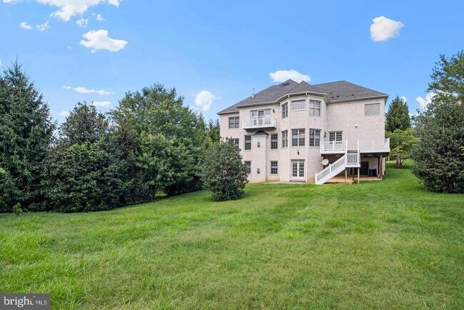 Building Photo - 6251 Linway Terrace