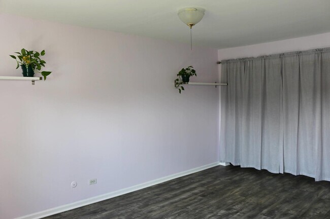 Building Photo - 10369 Dearlove Rd