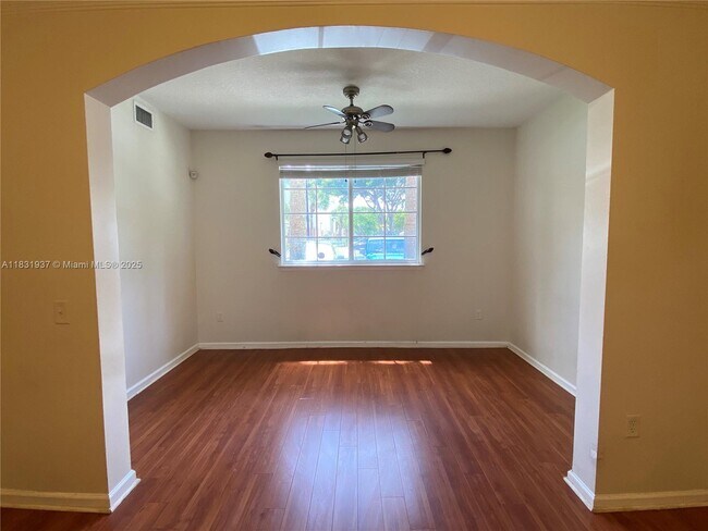 Building Photo - 9825 Baywinds Blvd