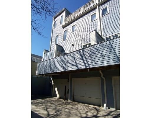 Building Photo - 43 Fresh Pond Pl