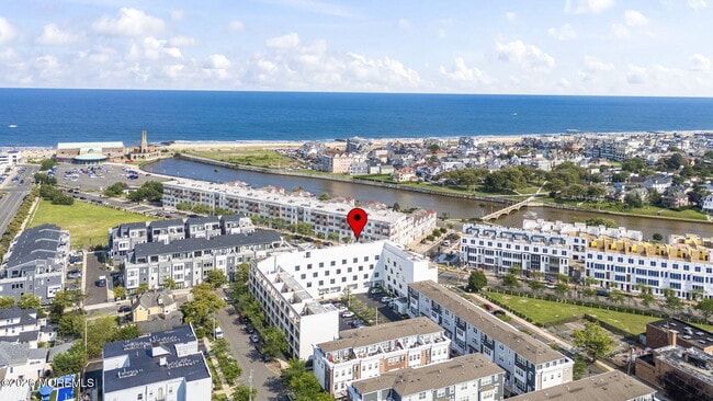 Building Photo - 601 Heck St