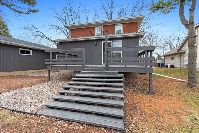 Huge Deck - 1126 Grant St