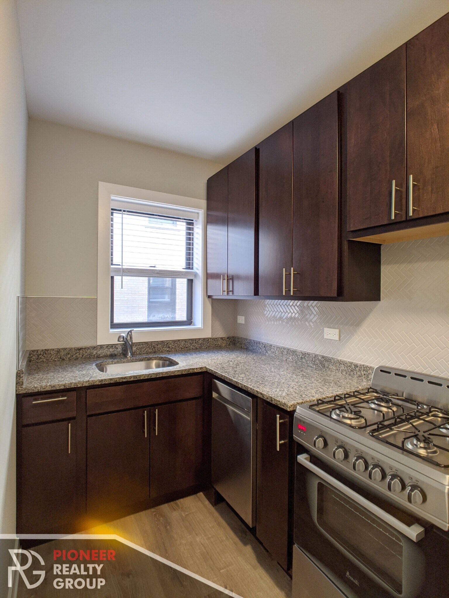 Building Photo - 437 W Belden