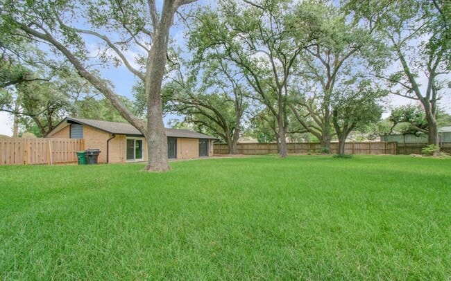 Building Photo - 12214 Braewick Dr