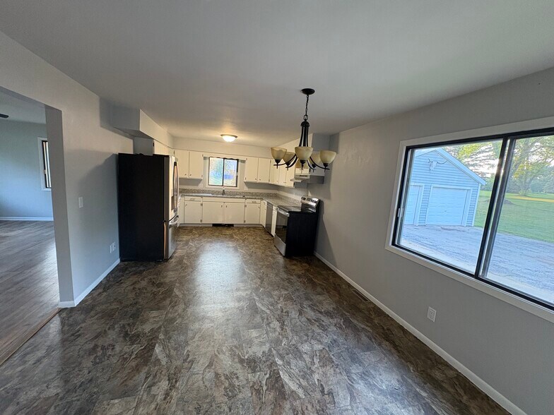 Building Photo - 6813 Enge Dr