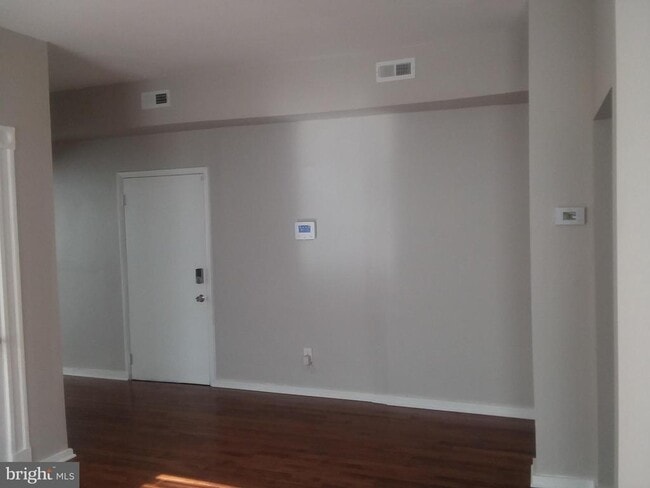 Building Photo - 2012 Mt Royal Terrace