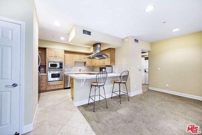 Building Photo - 937 12th St