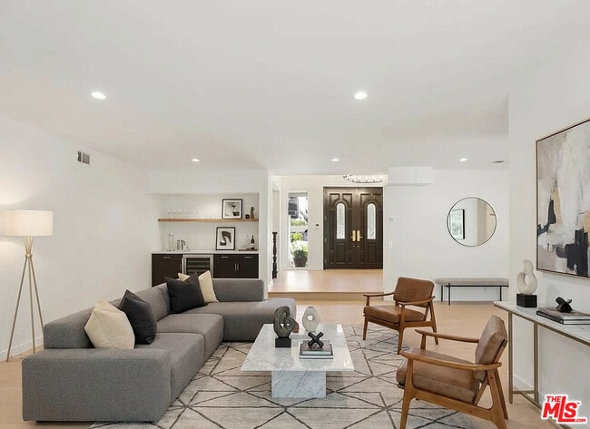 Building Photo - 4933 Collett Ave