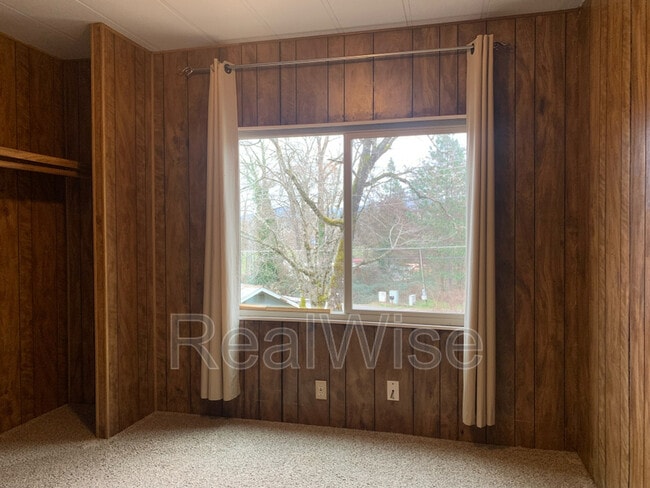 Building Photo - 4620 Redwood Ave