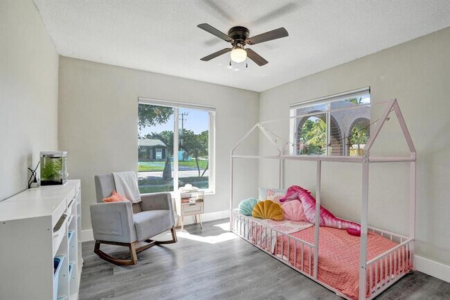 Building Photo - 6411 SW 6th St