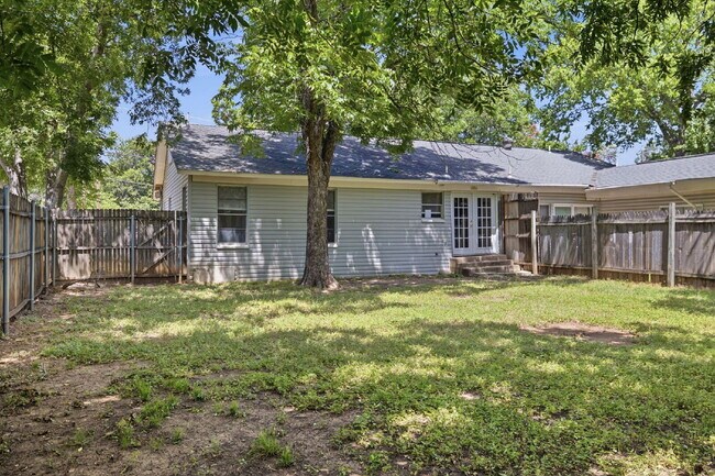 Building Photo - "Charming 2-Bedroom Duplex in White Settlement!"