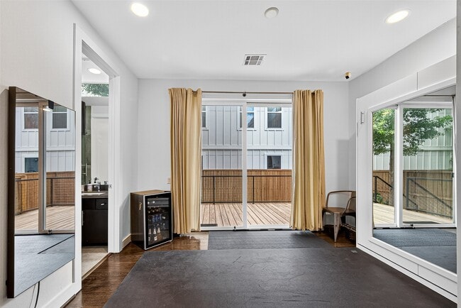 Building Photo - 1232 W 24th St