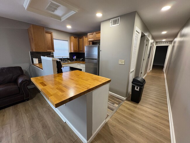 Building Photo - Charming 2-Bedroom Apartment on Amelia Island