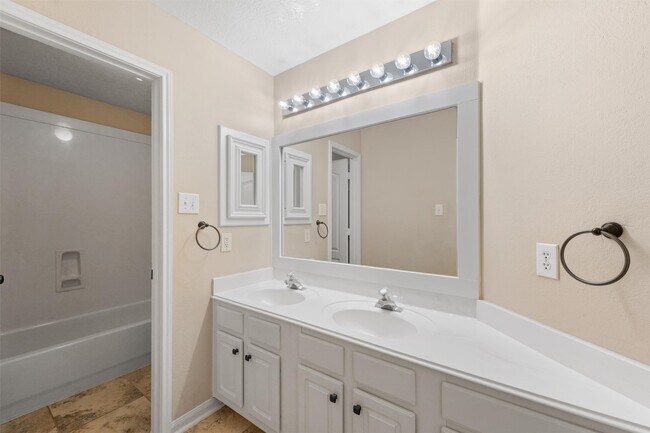 Building Photo - 6803 Rhodes Ct